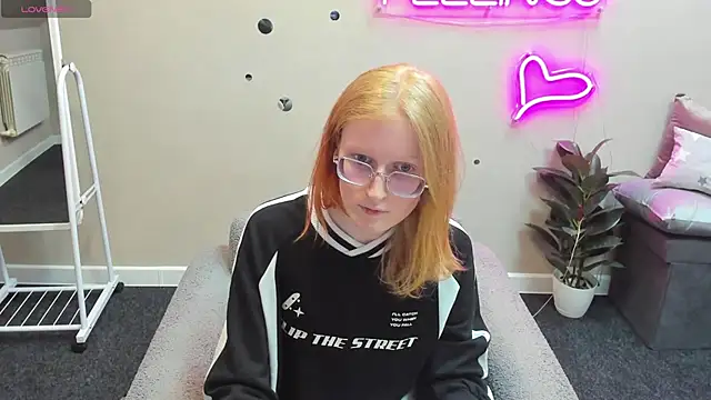 Snapshot of ElizabethHarpper chatting on 01.17.25 ElizabethHarpper online show from 01.17.25