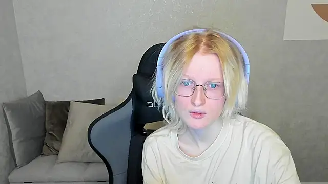 Snapshot of ElizabethHarpper chatting on 09.27.25 ElizabethHarpper online show from 09.27.25