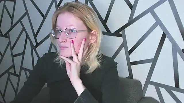 Snapshot of ElizabethHarpper chatting on 11.06.25 ElizabethHarpper online show from 11.06.25