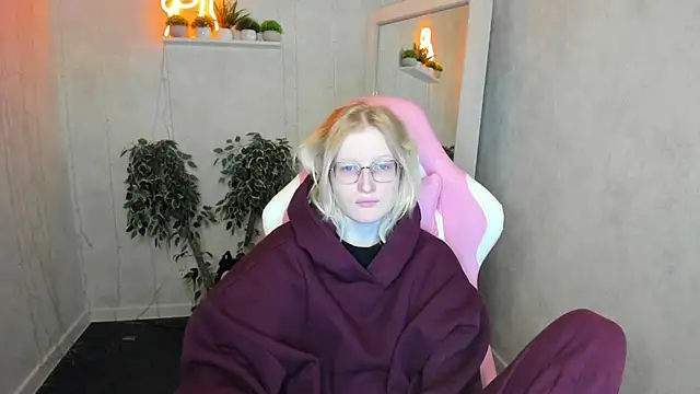 Snapshot of ElizabethHarpper chatting on 11.20.25 ElizabethHarpper online show from 11.20.25