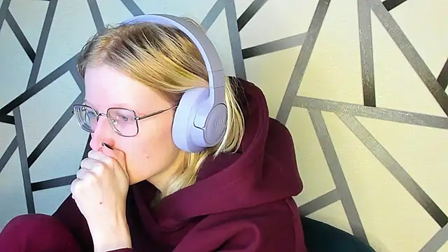 Snapshot of ElizabethHarpper chatting on 11.26.25 ElizabethHarpper online show from 11.26.25