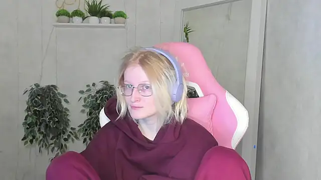 Snapshot of ElizabethHarpper chatting on 11.28.25 ElizabethHarpper online show from 11.28.25