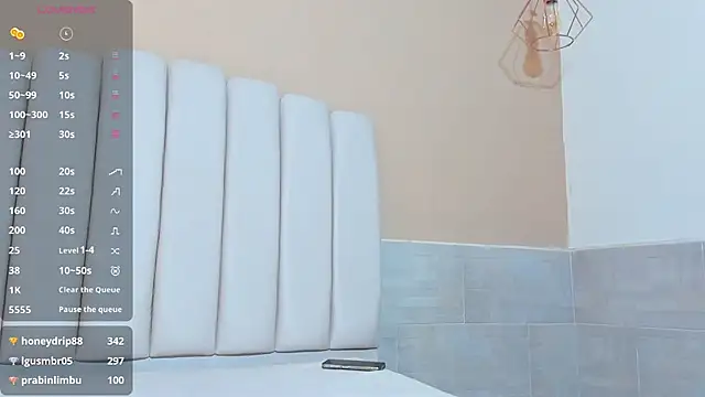 Snapshot of DAVID_VICTORIAA chatting on 02.01.25 DAVID VICTORIAA online show from 02.01.25