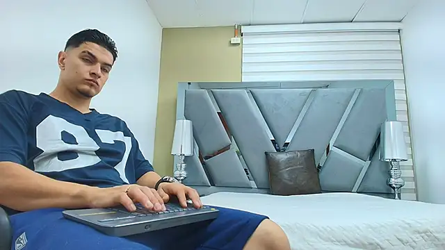 DAVID VICTORIAA online show from 05.09.26