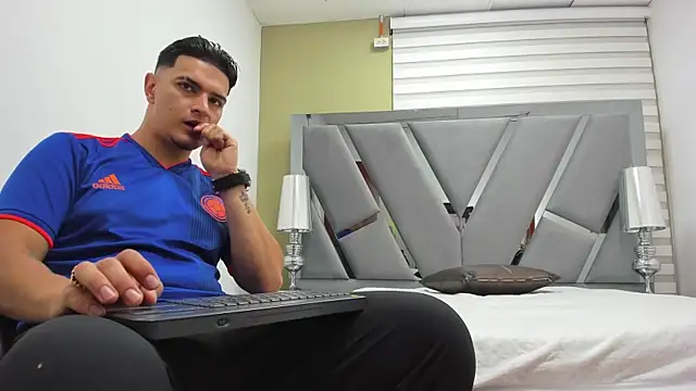 DAVID VICTORIAA online show from 06.12.26