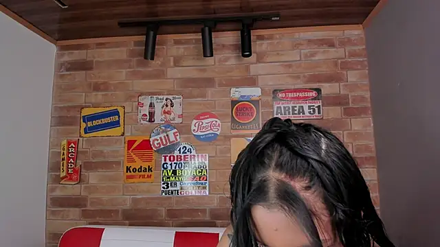 Snapshot of miss___evangeline chatting on 10.04.25 miss evangeline online show from 10.04.25