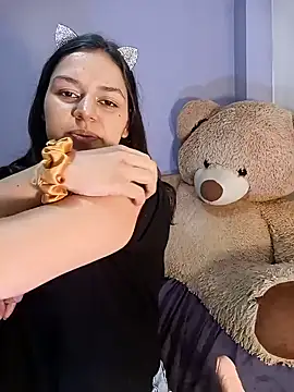 Snapshot of Danni_shy chatting on 02.06.25 Danni shy online show from 02.06.25