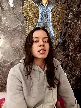 Snapshot of Danni_shy chatting on 02.17.25 Danni shy online show from 02.17.25