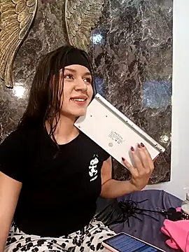 Snapshot of Danni_shy chatting on 02.23.25 Danni shy online show from 02.23.25