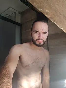 Snapshot of Eduardobi97 chatting on 12.19.25 Eduardobi97 online show from 12.19.25