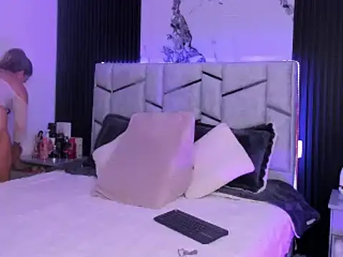 daniiphoeniixx online show from 02.12.25