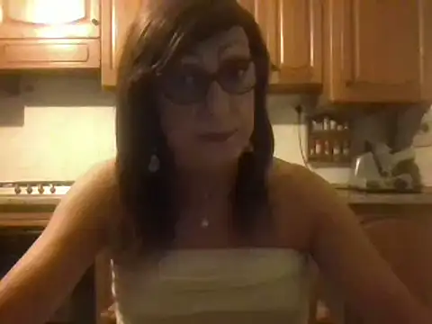 Snapshot of Tiabet chatting on 09.19.25 Tiabet online show from 09.19.25