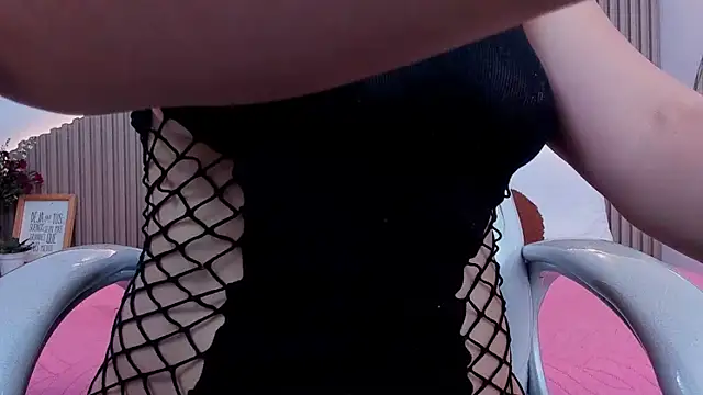 Annie kurt  online show from 09.18.25