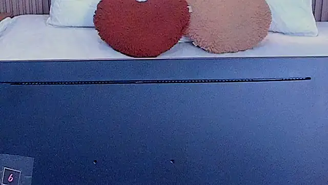 Annie kurt  online show from 10.07.25