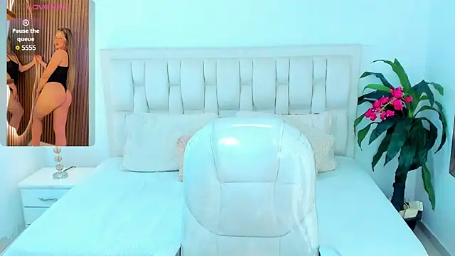 Annie kurt  online show from 10.09.25