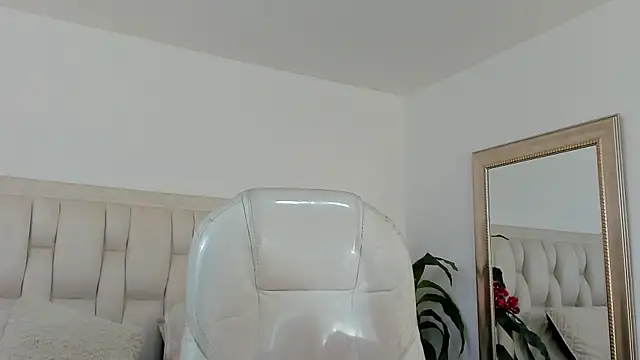 Annie kurt  online show from 10.11.25