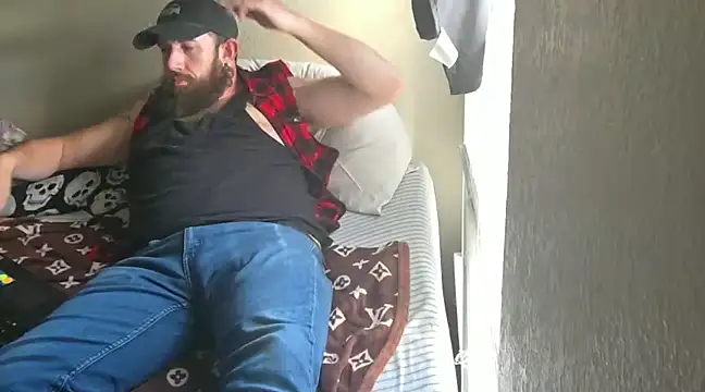 StruggleSnuggles online show from 12.31.24