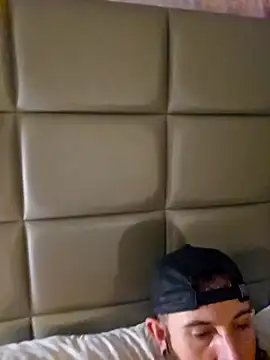 StruggleSnuggles online show from 01.05.25