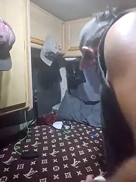 StruggleSnuggles online show from 10.06.25