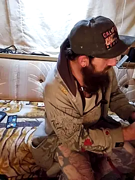 StruggleSnuggles online show from 10.24.25