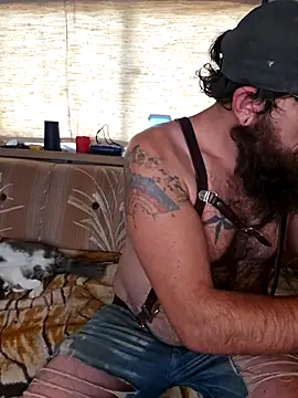 StruggleSnuggles online show from 11.04.25