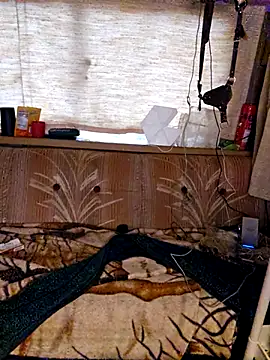 StruggleSnuggles online show from 11.05.25