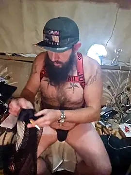 StruggleSnuggles online show from 11.18.25