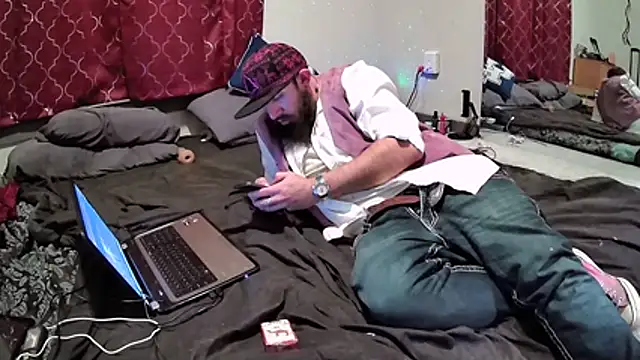 StruggleSnuggles online show from 12.03.25