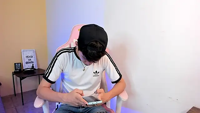 Snapshot of Brian-Ausslos chatting on 12.28.24 Brian-Ausslos online show from 12.28.24