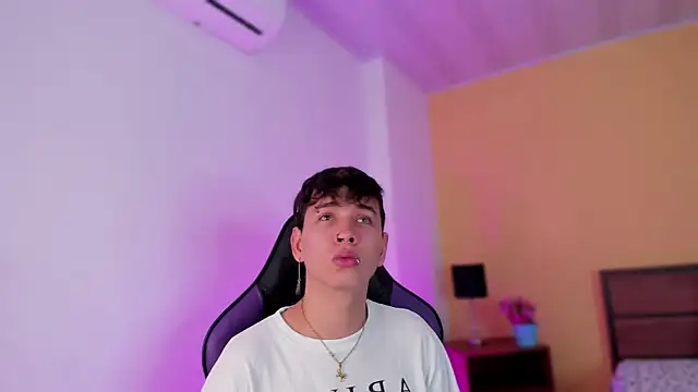 Snapshot of Brian-Ausslos chatting on 12.29.24 Brian-Ausslos online show from 12.29.24