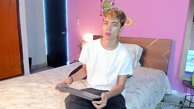 Snapshot of Brian-Ausslos chatting on 02.06.25 Brian-Ausslos online show from 02.06.25