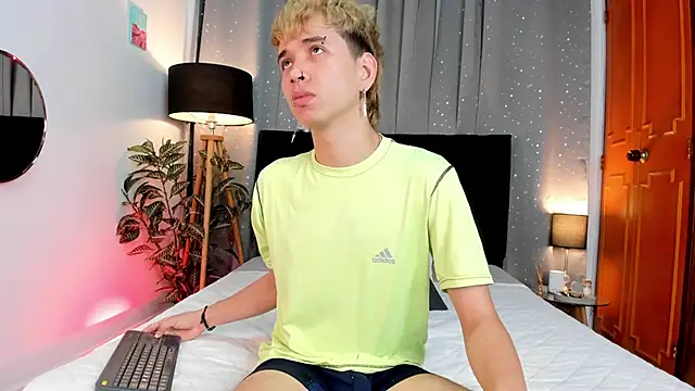 Snapshot of Brian-Ausslos chatting on 02.07.25 Brian-Ausslos online show from 02.07.25