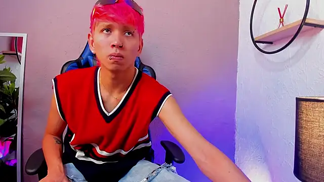 Snapshot of Brian-Ausslos chatting on 03.07.25 Brian-Ausslos online show from 03.07.25