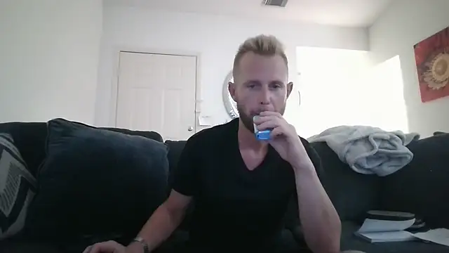 Snapshot of bjay1210 chatting on 09.17.25 bjay1210 online show from 09.17.25