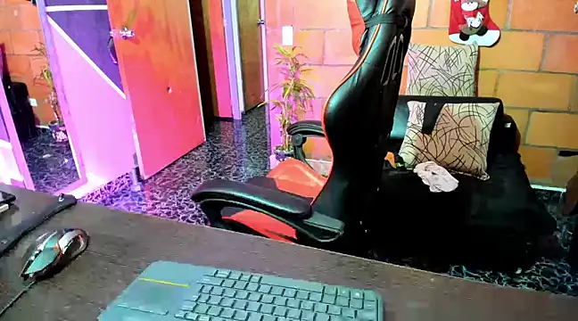 Adam Valenciia online show from 02.20.25