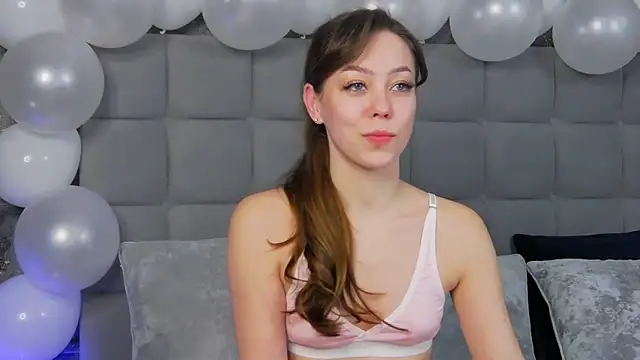 Snapshot of TheEmma chatting on 02.09.25 TheEmma online show from 02.09.25