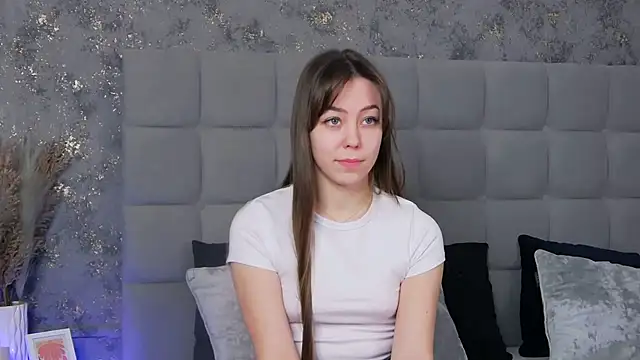 Snapshot of TheEmma chatting on 02.26.25 TheEmma online show from 02.26.25