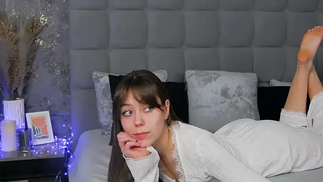 Snapshot of TheEmma chatting on 03.06.25 TheEmma online show from 03.06.25