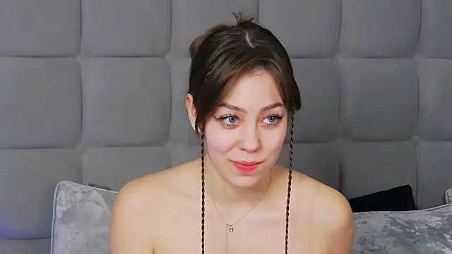 Snapshot of TheEmma chatting on 03.16.25 TheEmma online show from 03.16.25