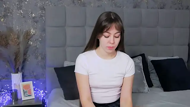 Snapshot of TheEmma chatting on 03.21.25 TheEmma online show from 03.21.25