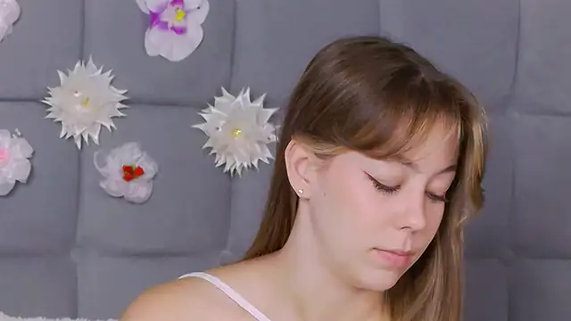 Snapshot of TheEmma chatting on 09.25.25 TheEmma online show from 09.25.25