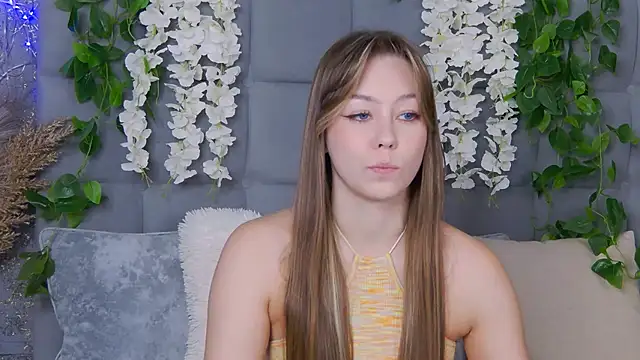 Snapshot of TheEmma chatting on 10.14.25 TheEmma online show from 10.14.25