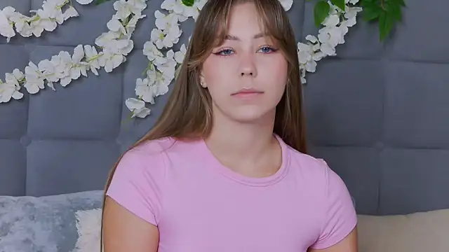 Snapshot of TheEmma chatting on 11.26.25 TheEmma online show from 11.26.25