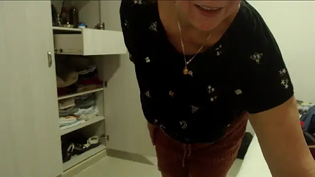 Snapshot of milchanel chatting on 01.28.25 milchanel online show from 01.28.25