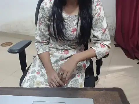 Snapshot of Honey_Bee25 chatting on 12.16.25 Honey Bee25 online show from 12.16.25