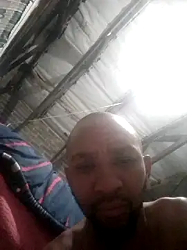 Snapshot of MKbesxxx chatting on 02.05.25 MKbesxxx online show from 02.05.25