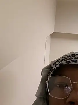 Snapshot of DamnBubbles chatting on 01.15.25 DamnBubbles online show from 01.15.25