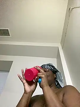 Snapshot of DamnBubbles chatting on 01.17.25 DamnBubbles online show from 01.17.25