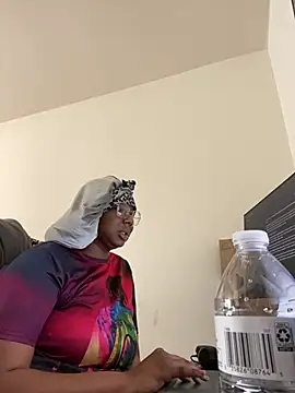 Snapshot of DamnBubbles chatting on 02.10.25 DamnBubbles online show from 02.10.25