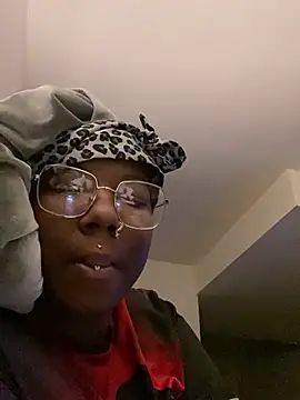 Snapshot of DamnBubbles chatting on 02.11.25 DamnBubbles online show from 02.11.25